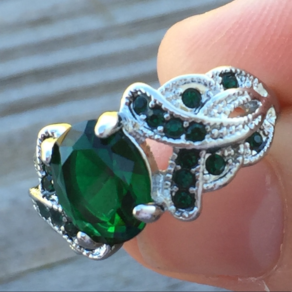 Emerald Green CZ multi green cz fashion ring - Picture 2 of 8